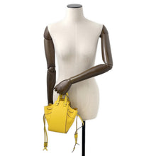 将图像加载到图库查看器中,LOEWE Hammock DrawstringBag YellowA538V07X15 Calf Leather Size Mini