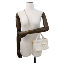 将图像加载到图库查看器中,LOUIS VUITTON Vanity Coussin BeigeM25219 Monogram Lamb Leather Size PM