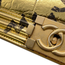 将图像加载到图库查看器中,CHANEL Boy Chanel GoldA67086 Embossed Leather Size 25