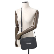 Load image into Gallery viewer, BALENCIAGA Everyday camera bag Black552370 Leather Size S