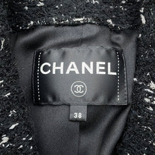 Load image into Gallery viewer, CHANEL Tweed Coat Size 38 BlackP57222 Acryl35% Polyester23% Nylon20% Cotton11% Wool8% Rayon3% Leather
