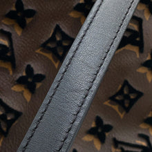 Load image into Gallery viewer, LOUIS VUITTON Triangle Messenger NoirM45070 Monogram / Toughtage