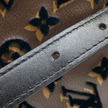 Load image into Gallery viewer, LOUIS VUITTON Triangle Messenger NoirM45070 Monogram / Toughtage