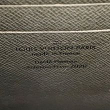 将图像加载到图库查看器中,LOUIS VUITTON Phone box Khaki/BrownM30581 Taiga Leather Monogram