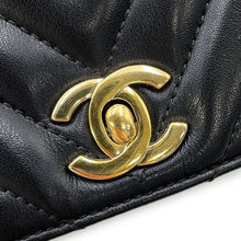 将图像加载到图库查看器中,CHANEL V Stitch Single Flap Chainshoulder Bag Black Lambskin Size 20