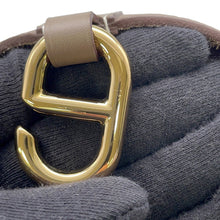 Load image into Gallery viewer, HERMES In the loop Etoupe Taurillon Clemence Swift Leather Size 18/PM