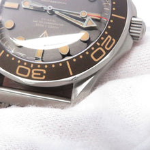 Load image into Gallery viewer, OMEGA Seamaster Diver300 007 Edition W42mm TI Brown Dial210.90.42.20.01.001