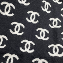 将图像加载到图库查看器中,CHANEL Reversible CC Logo Scarf Black/WhiteAA7067 Wool 92% Cashmere 8%