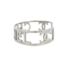 将图像加载到图库查看器中,CHANEL Logo Watermark Bangle Metal