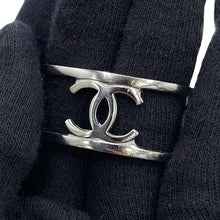 将图像加载到图库查看器中,CHANEL Logo Watermark Bangle Metal