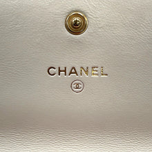 将图像加载到图库查看器中,CHANEL CHANEL19 Chain coin purse WhiteAP1787 Lambskin