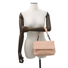将图像加载到图库查看器中,Bottega Veneta INTRECCIATO Handbag Pink Leather