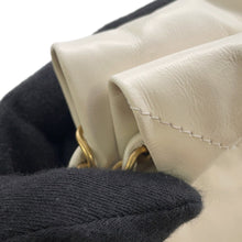 将图像加载到图库查看器中,CHANEL CHANEL22 WhiteAS3260 Calf Leather Size Small