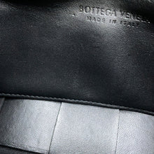 将图像加载到图库查看器中,Bottega Veneta Maxi INTRECCIATO Cassette Shoulder Bag Black578004 Lambskin