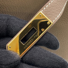 Load image into Gallery viewer, HERMES Kelly Retourne Etoupe Togo Leather Size 28