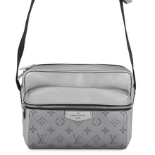 将图像加载到图库查看器中,LOUIS VUITTON Outdoor messenger SilverM30830 Monogram Taiga Leather