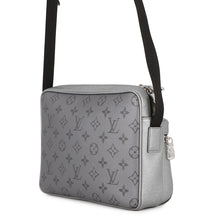 将图像加载到图库查看器中,LOUIS VUITTON Outdoor messenger SilverM30830 Monogram Taiga Leather