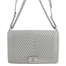 将图像加载到图库查看器中,CHANEL Boy Chanel Chevron ChainShoulder Bag Gray Lambskin beads Size 28