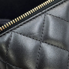 将图像加载到图库查看器中,CHANEL Matelasse CC Logo Chain Vanity Bag BlackAP2199 Lambskin