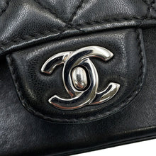 将图像加载到图库查看器中,CHANEL Matelasse Chain Shoulder Bag, 4-pocket accordion style Black Lambskin