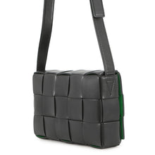 Load image into Gallery viewer, Bottega Veneta Cassette Maxi INTRECCIATO Shoulder Bag Black/Parakeet737950 Calf Leather