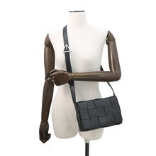 Load image into Gallery viewer, Bottega Veneta Cassette Maxi INTRECCIATO Shoulder Bag Black/Parakeet737950 Calf Leather