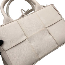将图像加载到图库查看器中,Bottega Veneta Maxi INTRECCIATO Candy Alco Tote White729029 Leather