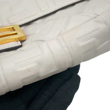 将图像加载到图库查看器中,FENDI baguette White8BR600 Leather