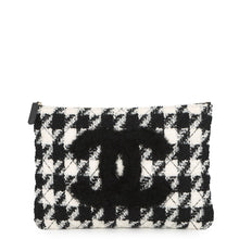 将图像加载到图库查看器中,CHANEL CC Logo Clutch Bag Black/White Tweed
