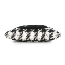 将图像加载到图库查看器中,CHANEL CC Logo Clutch Bag Black/White Tweed
