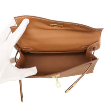 将图像加载到图库查看器中,HERMES PochetteKelly Gold Swift Leather