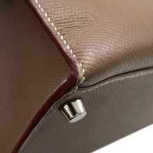 Load image into Gallery viewer, HERMES Kelly Sellier Etoupe/Ruby Epsom Size 35
