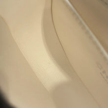 将图像加载到图库查看器中,CHANEL Boy Chanel Chain Shoulder Bag WhiteAS3350 Caviar Leather