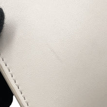 将图像加载到图库查看器中,CELINE Cuir Triomphe Shoulder Bag White198153 Leather
