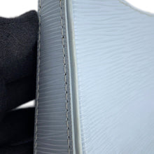 将图像加载到图库查看器中,LOUIS VUITTON Easy Pouch Light BlueM80480 Epi Leather