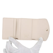 将图像加载到图库查看器中,LOUIS VUITTON Portefeuille Iris Dream BeigeM25640 Monogram Mahina