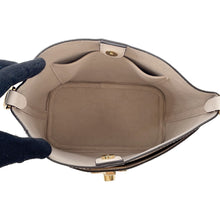 将图像加载到图库查看器中,LOUIS VUITTON Lock Me Padlock & Walk QuartzM24638 Grained Calf Leather