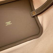 Load image into Gallery viewer, HERMES Picotin Lock Cargo Etoupe/Ecru Towar Goeran Swift Leather Size PM