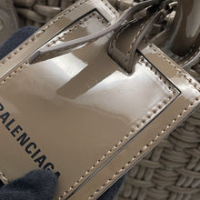 将图像加载到图库查看器中,BALENCIAGA Bistro basket Greige671342 Patent Leather Size XS