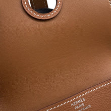 将图像加载到图库查看器中,HERMES Dogon Card Case Gold Evercolor
