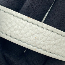 将图像加载到图库查看器中,LOUIS VUITTON Mahina Blanc/BrownM95661 Monogram Mahina Size XS