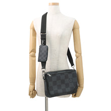 将图像加载到图库查看器中,LOUIS VUITTON Trio Messenger NoirN50017 Damier Graphite 3D