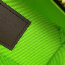 将图像加载到图库查看器中,LOUIS VUITTON Vertical Box Trunk GreenM59664 Monogram