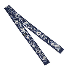 将图像加载到图库查看器中,CHANEL Scarf CC Logo Icon motif Navy/White Silk100%