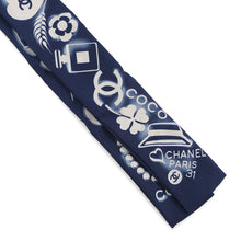 将图像加载到图库查看器中,CHANEL Scarf CC Logo Icon motif Navy/White Silk100%