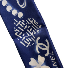 将图像加载到图库查看器中,CHANEL Scarf CC Logo Icon motif Navy/White Silk100%