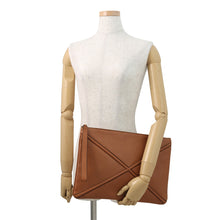 将图像加载到图库查看器中,LOEWE Cross Line Clutch Bag Brown Leather