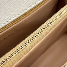 将图像加载到图库查看器中,CHANEL Coco handle WhiteA92991 Caviar Leather Size 29