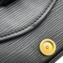 Load image into Gallery viewer, LOUIS VUITTON Saumur NoirM23469 Epi Leather Size BB