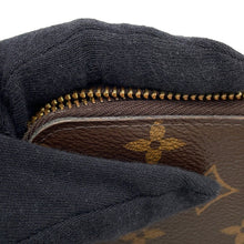 将图像加载到图库查看器中,LOUIS VUITTON Zippy Wallet FuchsiaM41895 Monogram